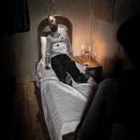   2 9 luglio 1890 Van Gogh dopo due giorni di agonia muore nel suo letto,fumando fino all'ultimo la sua pipa. Tutto questo in presenza di suo fratello TehÃ¨o